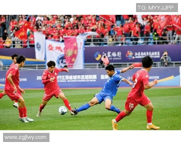 杭州足球队配合引发热议球迷对战术执行和队员默契提出质疑 杭州足球队配合引发热议球迷对战术执行和队员默契提出质疑